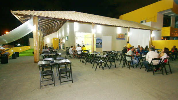 Varandas Bar inaugura em Ponta Negra com conceito happy hour - Revista  Deguste