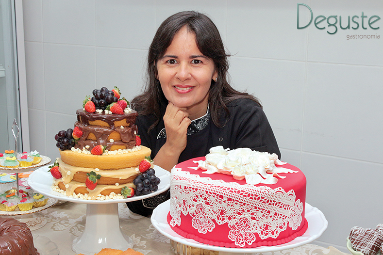 Aos 15 anos, confeiteiro faz sucesso criando bolos decorados